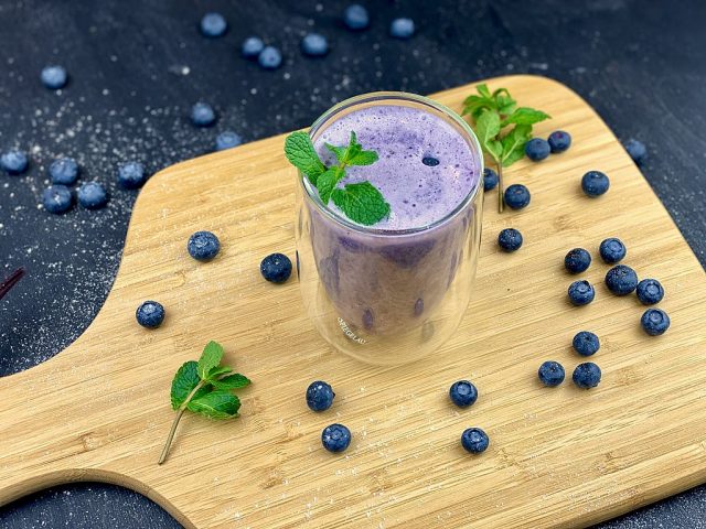 Healthy Blueberry Smoothie 640x480 1